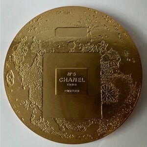 CHANEL VIP GIFT  No.5
Perfume Logo  Holiday Round Pin